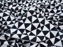 wiskoza w czarno-biały deseń w trójkąty