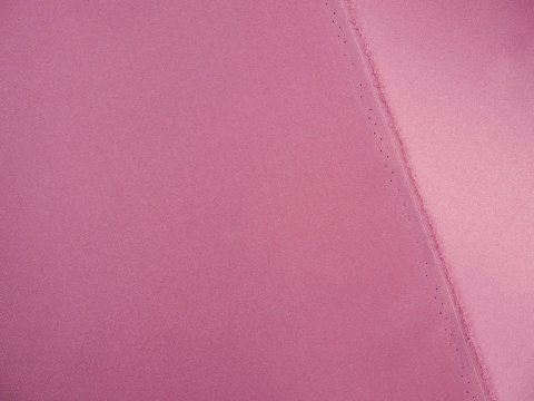 jedwab w kolorze eozyny