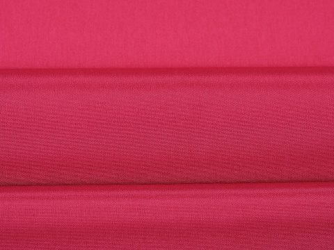 podszewka w kolorze malinowym