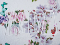 biała bawełna ażurowa w kolorowe motyle oraz różowe i białe kwiaty