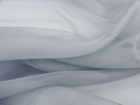 jedwabna organza w kolorze jasnym szarym jedwabna organza w kolorze jasnym szarym