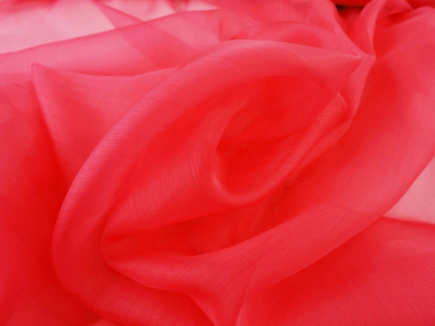 jedwabna organza w kolorze nasyconego różu jedwabna organza w kolorze nasyconego różu