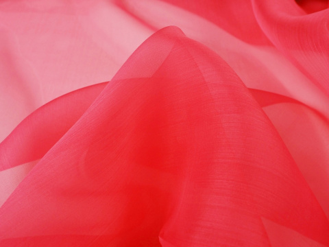 jedwabna organza w kolorze nasyconego różu jedwabna organza w kolorze nasyconego różu