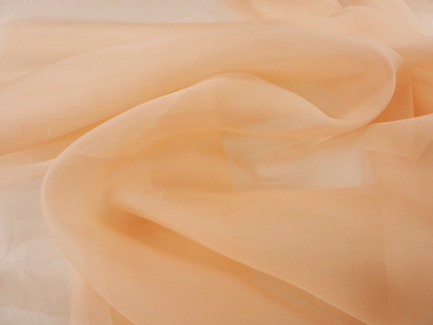 jedwabna organza w kolorze jasnym morelowym jedwabna organza w kolorze jasnym morelowym