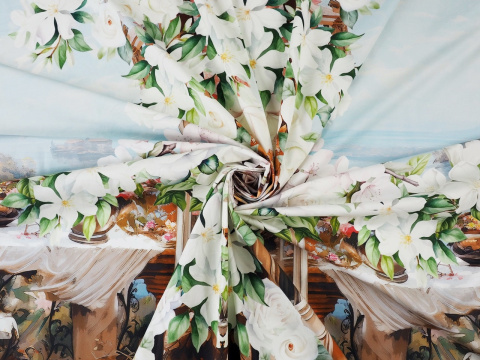 panel bawełny z balkonem i kwiatami