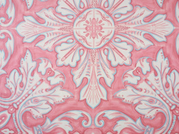 różowa bawełna w duże, białe ornamenty z niebieskimi i różowymi akcentami