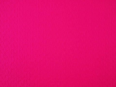 chanelka w kolorze neonowego różu