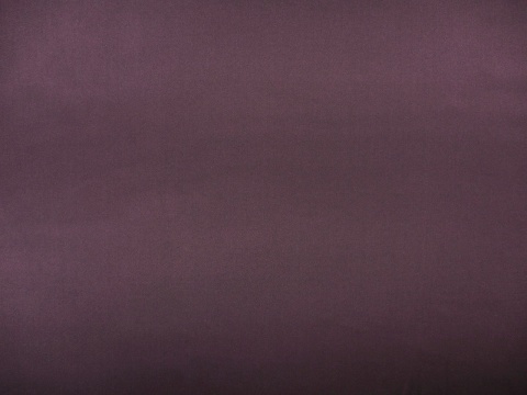 satyna jedwabna w kolorze ciemnej oberżyny