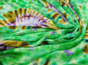 zielony jedwab satynowy z motywem tie dye