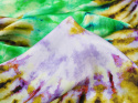 zielony jedwab satynowy z motywem tie dye