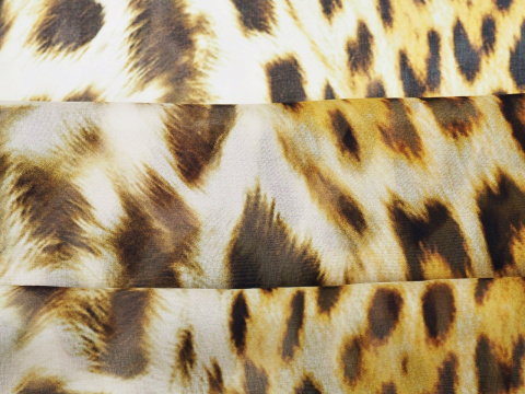 szyfon jedwabny w żółtą panterkę