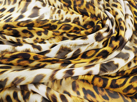 szyfon jedwabny w żółtą panterkę