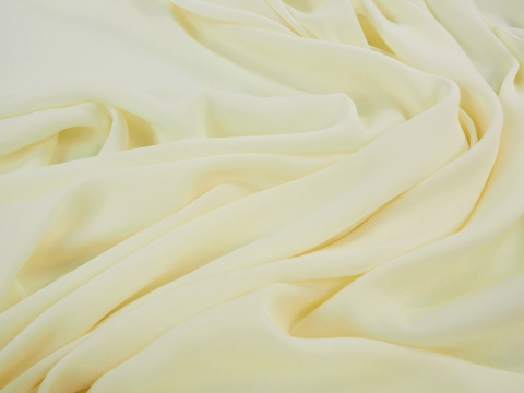 jedwab krepa w kolorze kremowym