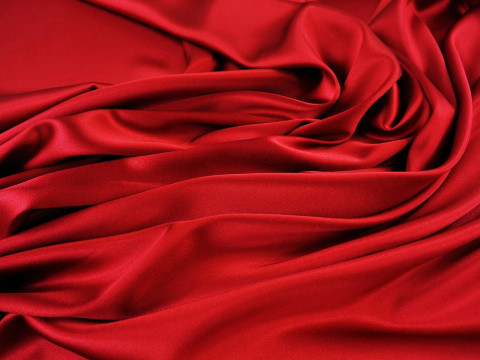jedwab satyna w kolorze ciemnej czerwieni