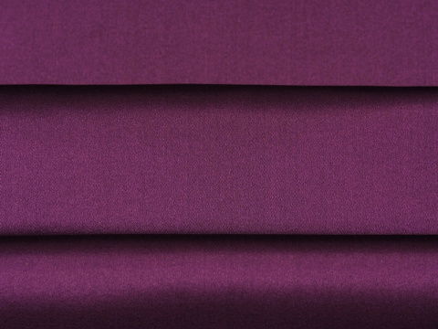 jedwab satyna w kolorze oberżyny