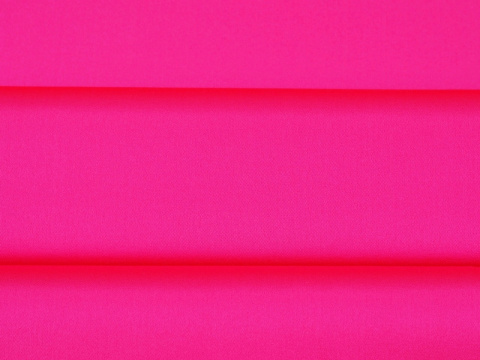 jedwab satyna w kolorze neonowy róż