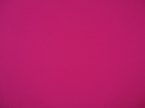 cady krepa w kolorze amarantowym