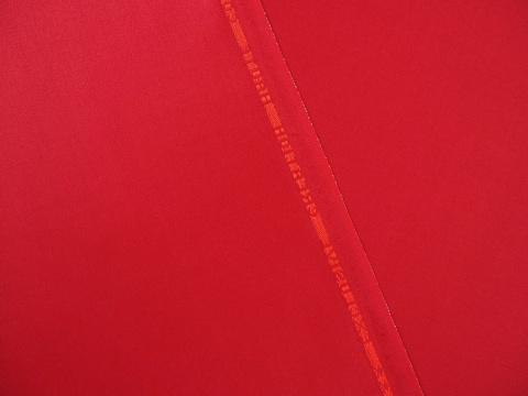 wełna w kolorze czerwonym