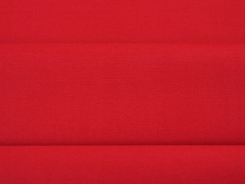 wełna w kolorze czerwonym