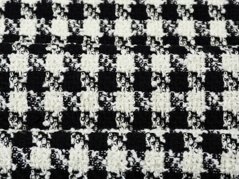 chanelka w czarno-białą pepitkę