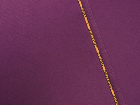 wełna w kolorze śliwkowym