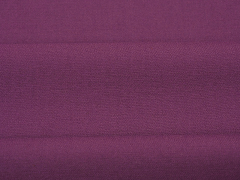 wełna w kolorze śliwkowym